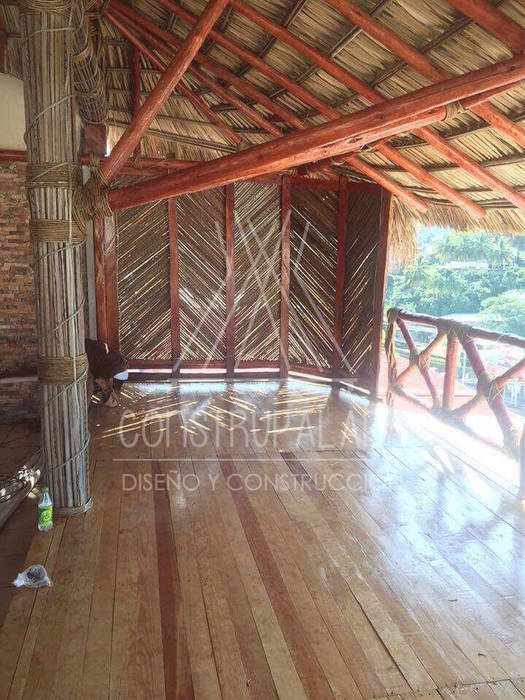 Proyectos especiales en residencias, Construpalapa Construpalapa Atap gable Kayu Wood effect