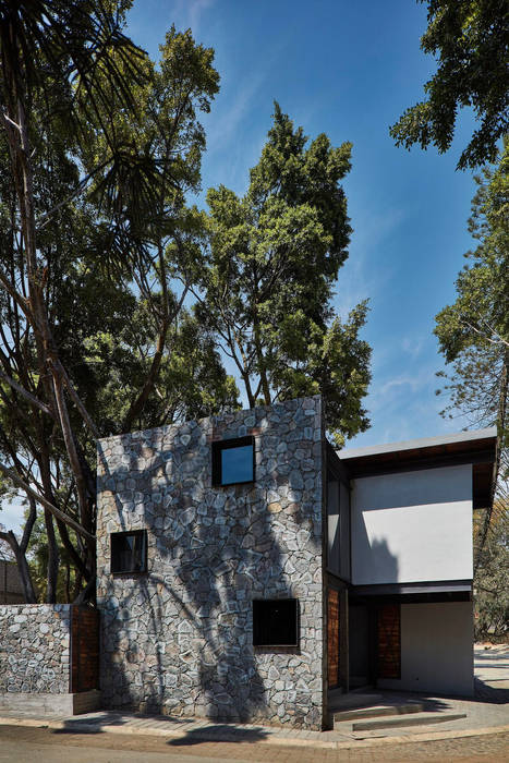 casa 3 arboles, PETRAM ARQUITECTURA PETRAM ARQUITECTURA Small houses Iron/Steel