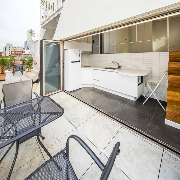 양재천 소슬집 素璱集 stay_soar, 수상건축 수상건축 Modern style balcony, porch & terrace