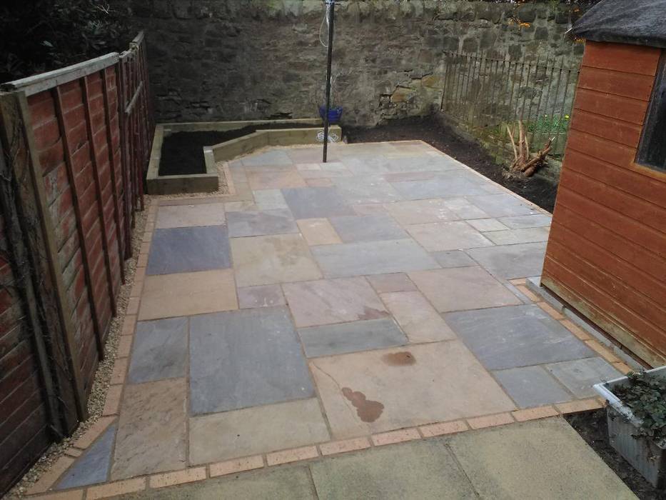 A garden patio installed in Edinburgh Colinton Gardening Services - garden landscaping for Edinburgh Jardines en la fachada garden patios Edinburgh