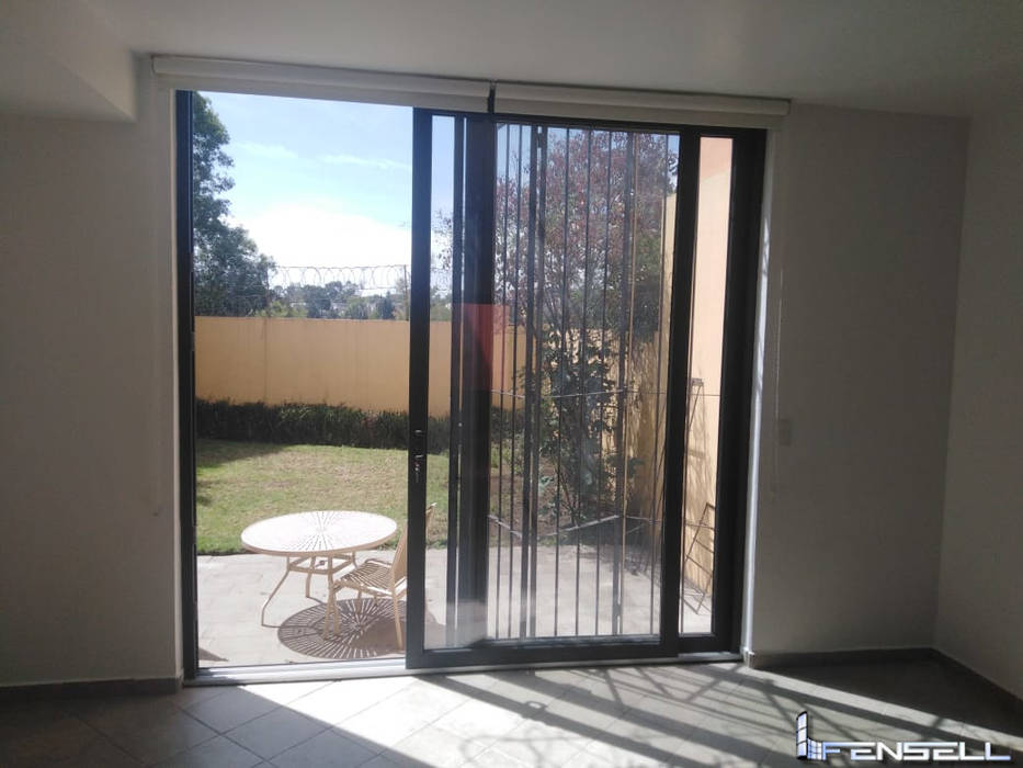 Proyecto Bosque Real, FENSELL FENSELL Modern style doors Plastic Doors