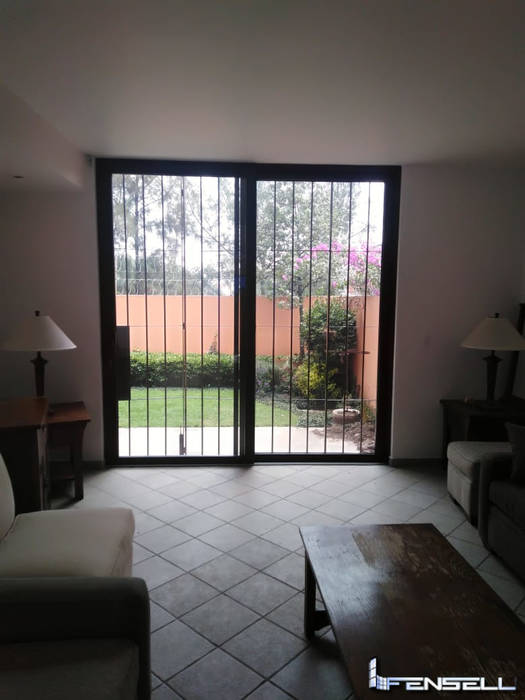 Proyecto Bosque Real, FENSELL FENSELL Modern style doors Plastic Doors