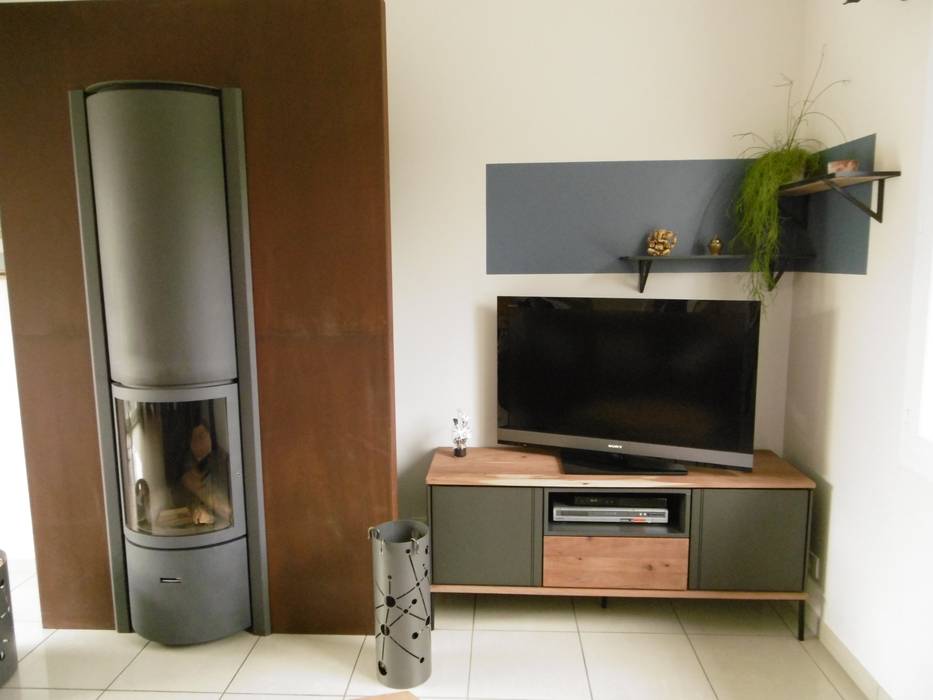 Détail décor et meuble TV EVEN'HOME Salon original Fer / Acier
