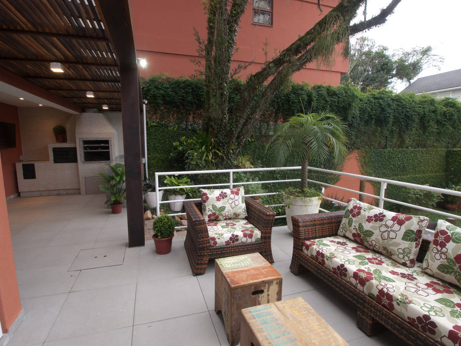 Decoração Residência - Ambientes Integrados, NEUSA MORO NEUSA MORO Tropical style balcony, porch & terrace
