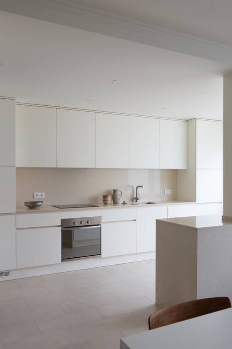 Carnide Apartment Cozinhas minimalistas por Lola Cwikowski Studio Minimalista