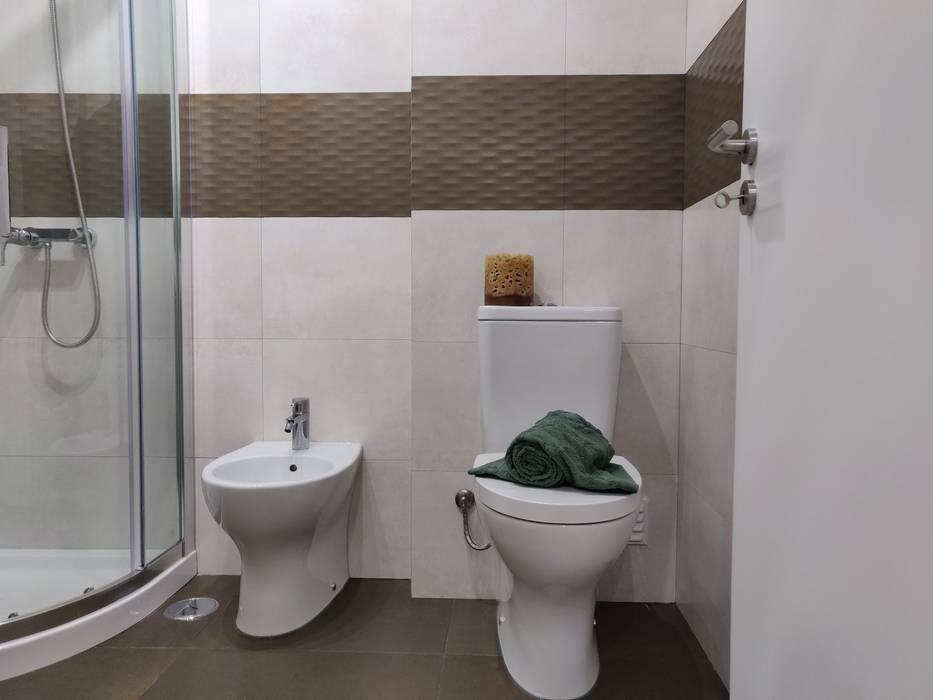 Casal do Marco by C Evolutio Lda., C evolutio Lda C evolutio Lda Modern bathroom Tiles