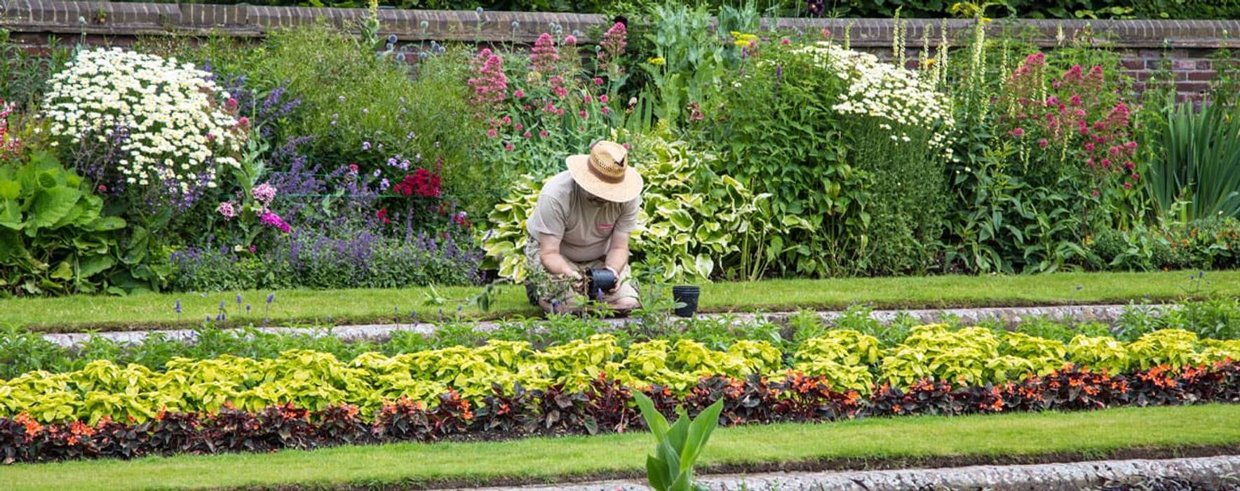 Gardeners Reading, Right Gardeners Reading Right Gardeners Reading Jardin classique