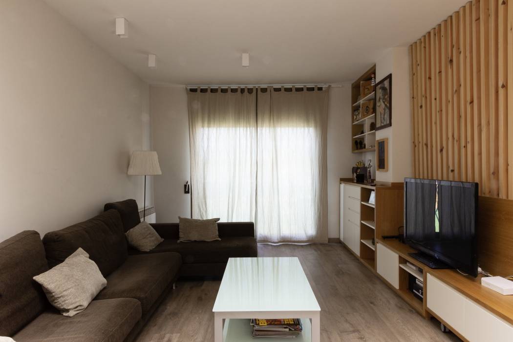 Reforma de vivienda unifamiliar de 3 plantas en Sant Just (Barcelona), CREAPROJECTS. Interior design. CREAPROJECTS. Interior design. Living room