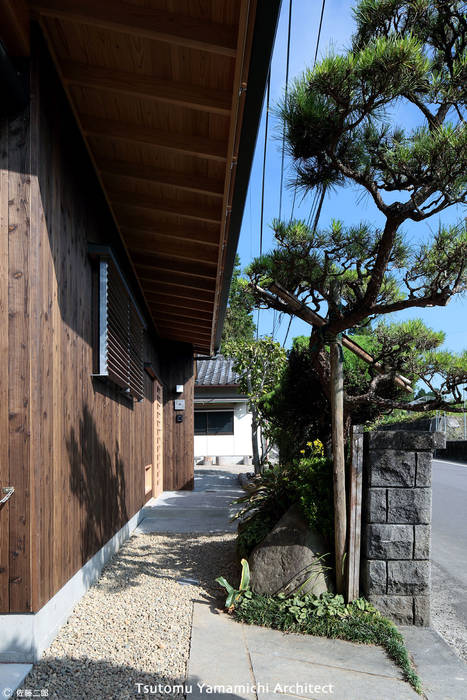 焼杉の家 ～野津のリノベーション～, 山道勉建築 山道勉建築 Casas de madera Madera Acabado en madera