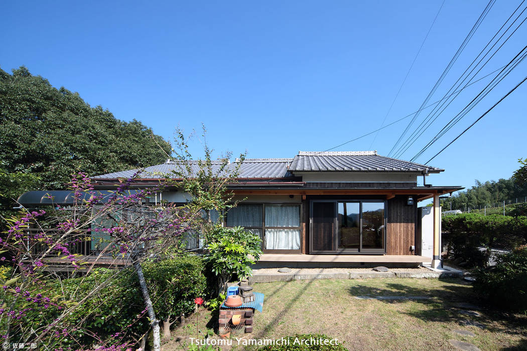 焼杉の家 ～野津のリノベーション～, 山道勉建築 山道勉建築 İskandinav Balkon, Veranda & Teras Ahşap Ahşap rengi