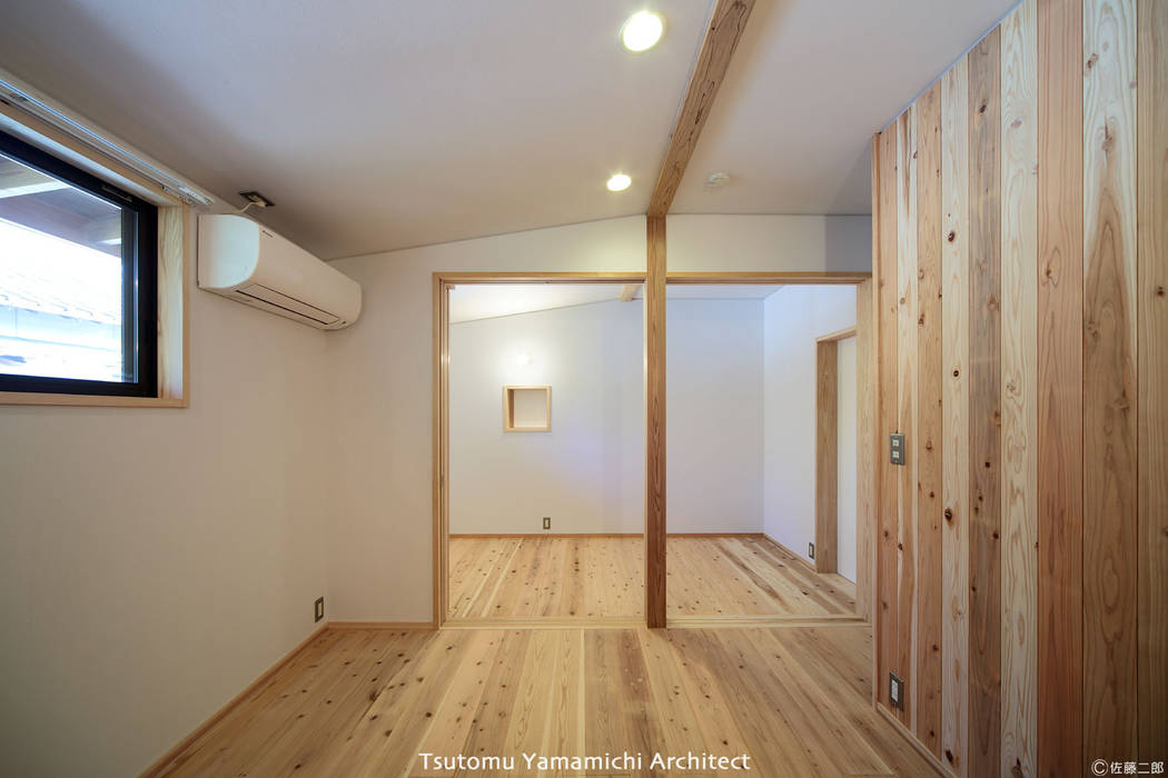 焼杉の家 ～野津のリノベーション～, 山道勉建築 山道勉建築 Teen bedroom Wood Wood effect