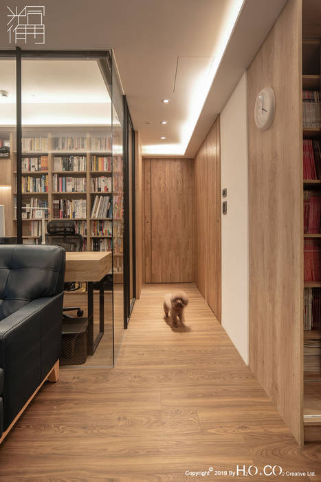 走廊 光合作用設計有限公司 現代風玄關、走廊與階梯 複合木地板 Transparent