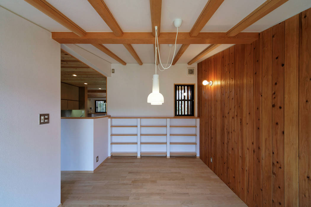 木蔭の家, 山道勉建築 山道勉建築 Scandinavian style dining room Wood Wood effect