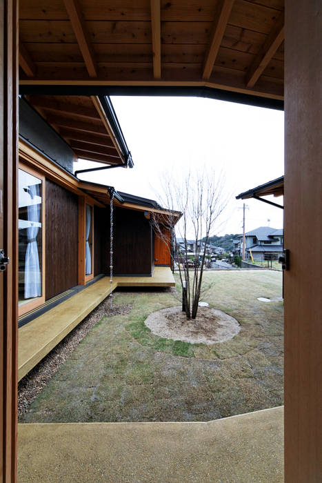 木蔭の家, 山道勉建築 山道勉建築 庭院 木頭 Wood effect