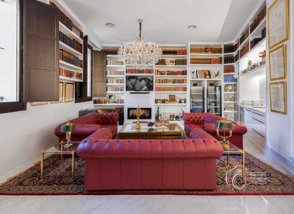 Residencial privado en 4 plantas en el centro histórico de Malaga, Per Hansen Per Hansen Colonial style living room Bricks