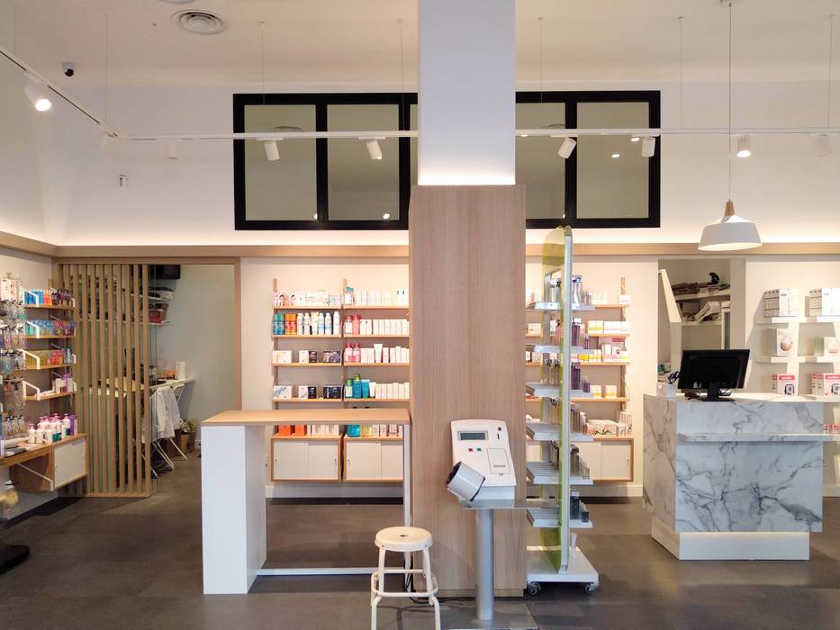 FARMACIA EN PARLA - Reforma y ampliación, Nerea Tabernero Arquitecta Nerea Tabernero Arquitecta مساحات تجارية محلات تجارية