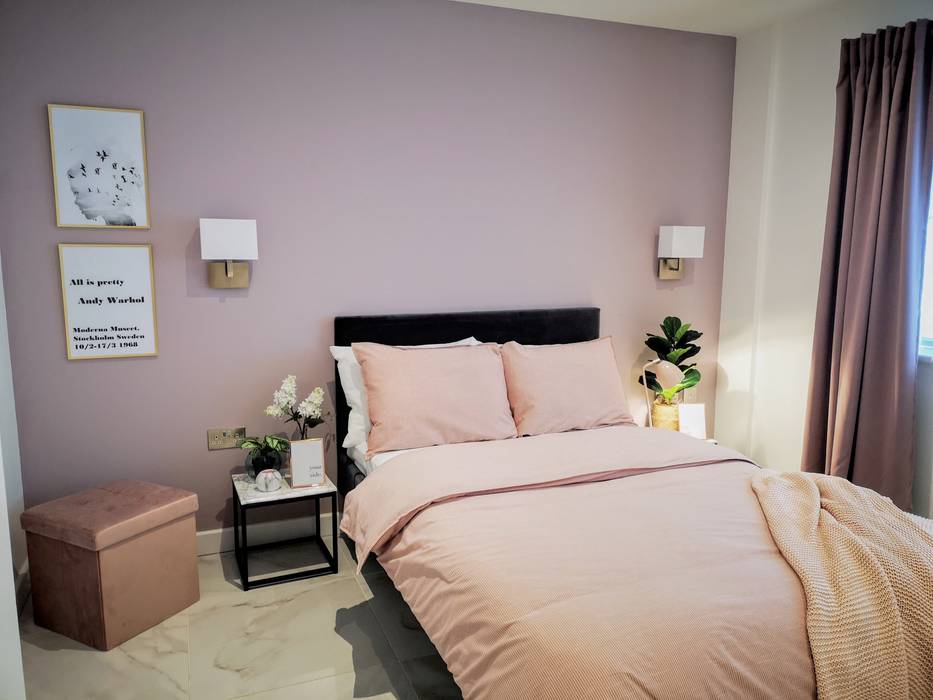 Chalk pink bedroom THE FRESH INTERIOR COMPANY Kleines Schlafzimmer Marmor Dulux dusted fondant paint ikea curtains ottoman wall lights marble floor tiles