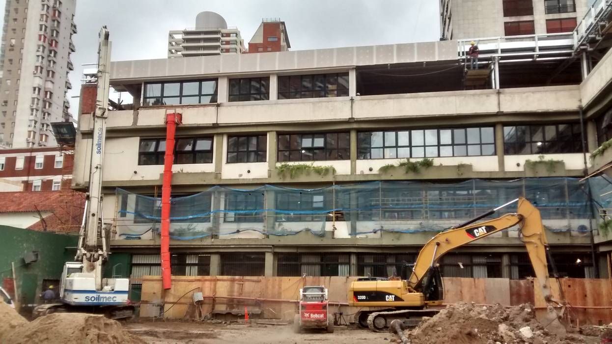 Nuevo Piso en el Colegio San Martín de Tours, Buenos Aires REZ Arquitectura | Diseño | Construcción Espacios comerciales Obra, maquinaria, maquinas, piso, hormigon, patio, estacionamiento, excavacion, construccion, proyecto,Escuelas