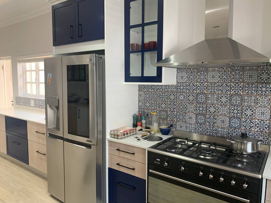 Renovation of a Parkview home , CS DESIGN CS DESIGN Modern kitchen Portuguese tiles Kitchen design