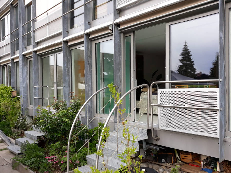 Installazione di 4 porte finestre Finstral FIN-Slide in alluminio-PVC presso una casa privata in Svizzera, Finextra Finextra Pintu & Jendela Minimalis