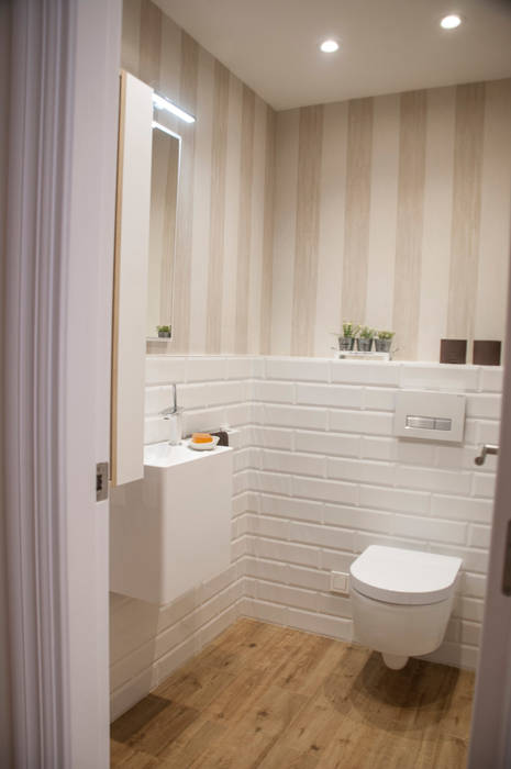 homify Modern style bathrooms Toilets