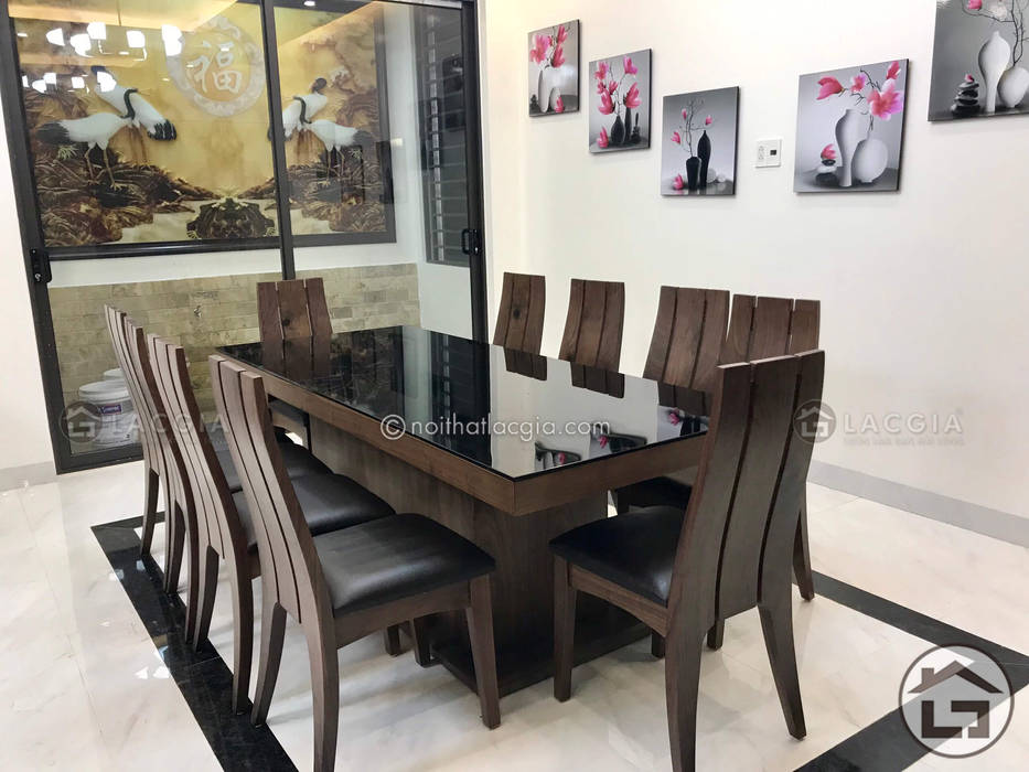 DỰ ÁN THIẾT KẾ NỘI THẤT BIỆT THỰ NHÀ CHỊ NA, Nội Thất Xhome Nội Thất Xhome Nhà bếp phong cách hiện đại Gỗ Wood effect Tables & chairs