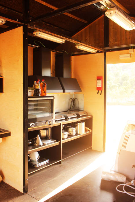 NOMAD BASE CAMP, Colectivo Warehouse Colectivo Warehouse Kitchen units Plywood