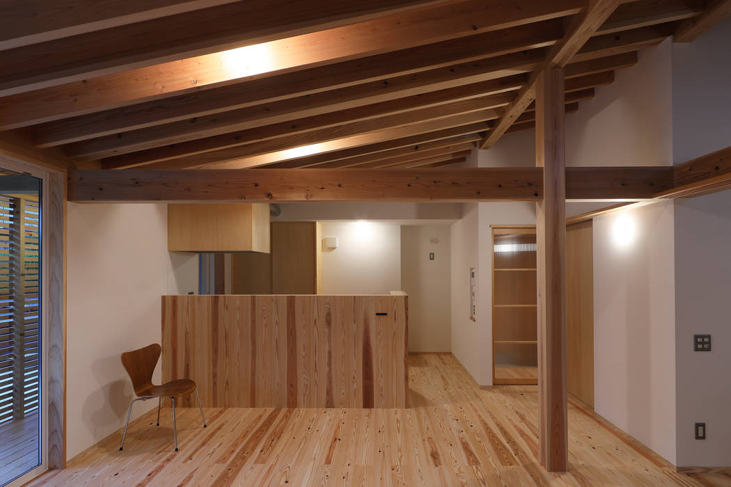 バイクガレージのある平屋, 芦田成人建築設計事務所 芦田成人建築設計事務所 Living room Wood Wood effect