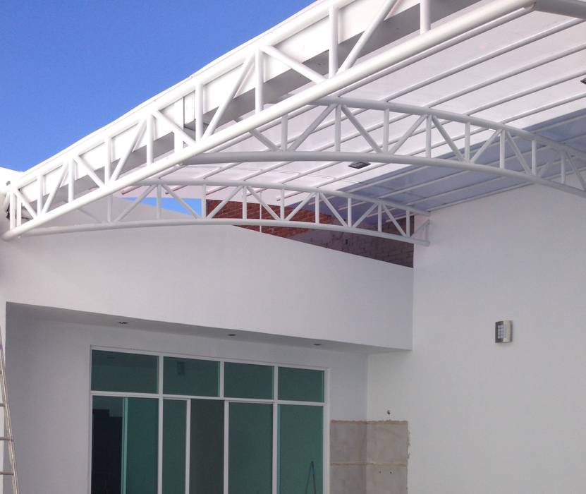 Casa con alberca Carlota, MIDA MIDA Gable roof Aluminium/Zinc