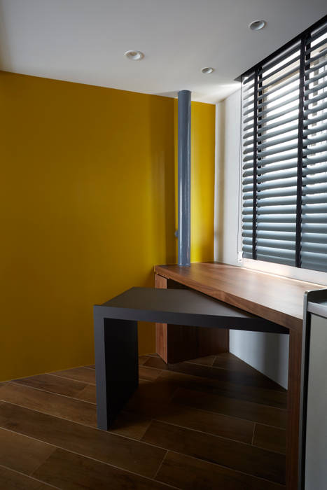 Residence F, 分寸設計 CMYK studio 分寸設計 CMYK studio Minimalist dining room