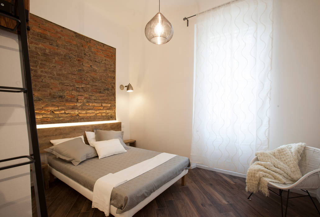 NOT ANOTHER BRICK IN THE WALL, GruppoTre Architetti GruppoTre Architetti Modern style bedroom