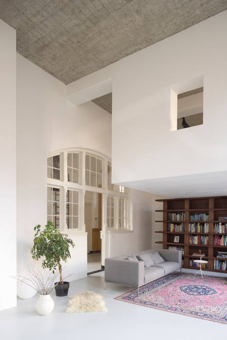 Schoolwoning, eklund_terbeek architects eklund_terbeek architects Minimalistische woonkamers