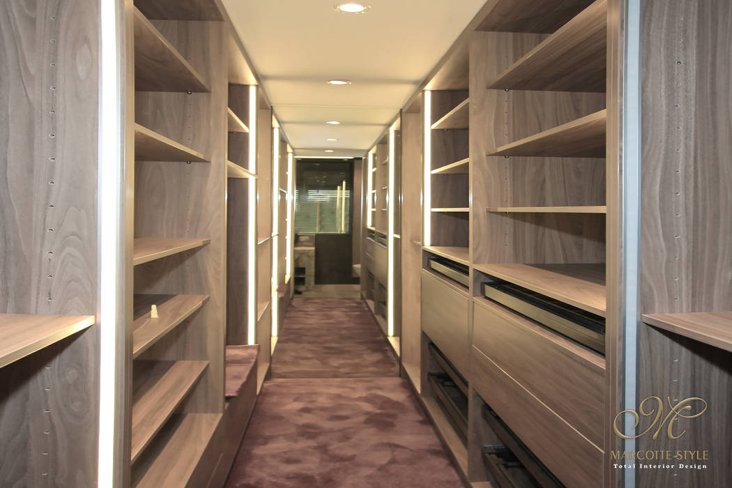 Slaapkamer met badkamer en dressing in suite , Marcotte Style Marcotte Style Ruang Ganti Gaya Country Kayu Wood effect