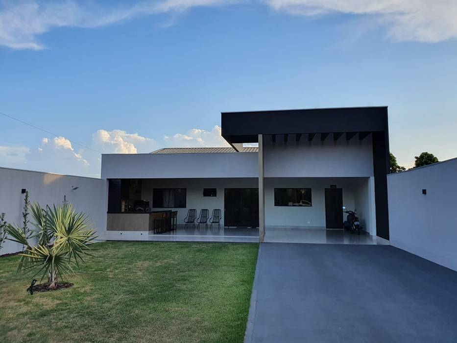 Fachada com área gourmet Monteiro arquitetura e interiores Casas pequenas fachada casa churrasqueira