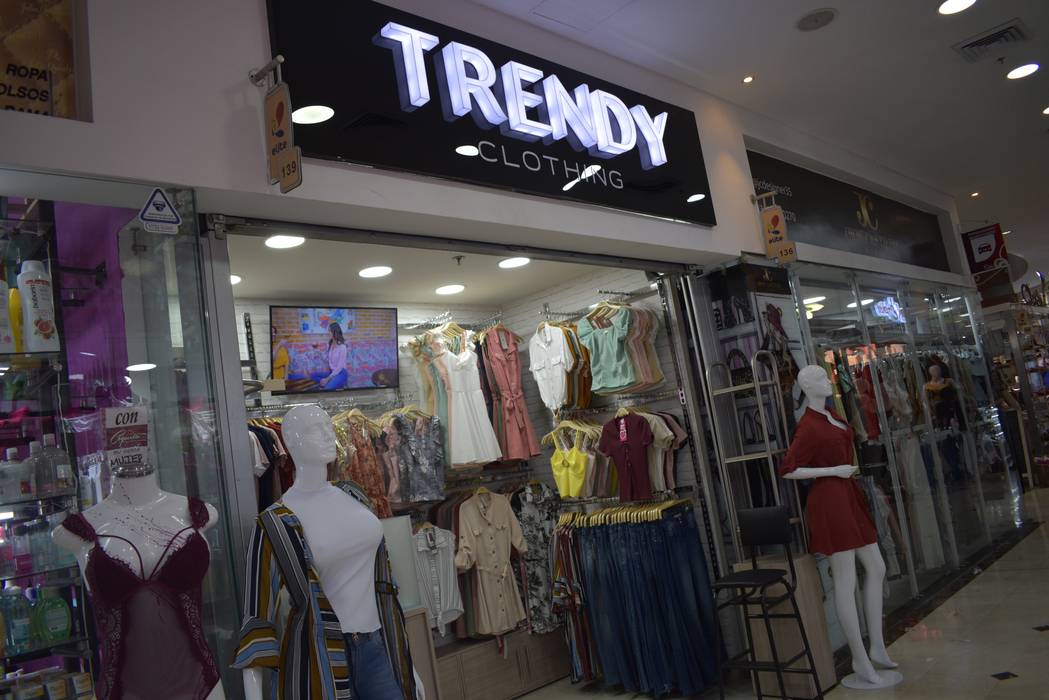 Local comercial para Trendy clothing., Nuvú -Space designers Nuvú -Space designers Commercial spaces Shopping Centres
