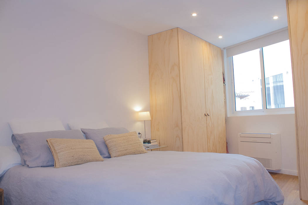 Dormitorio FOCUS Arquitectura Dormitorios de estilo mediterráneo Armario, madera natural, confort