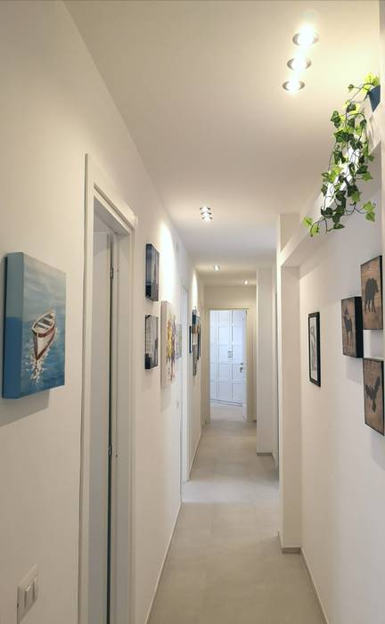 Appartamento Via Nomentana per studenti, Studio di Architettura GD'Architecture Studio di Architettura GD'Architecture Modern corridor, hallway & stairs