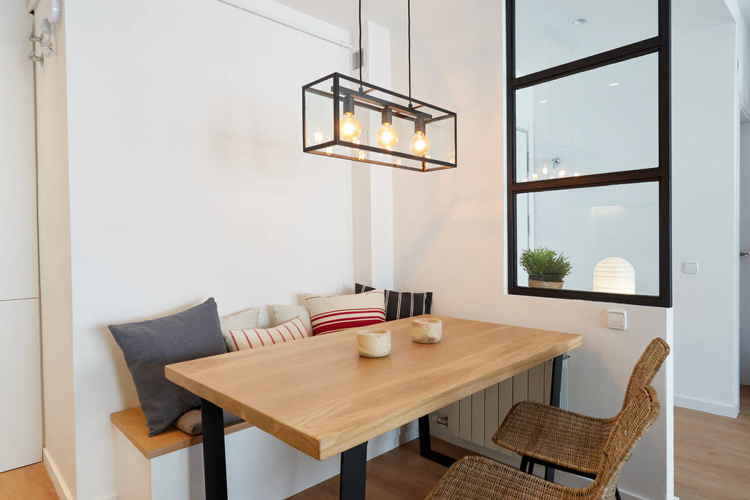 LOFT, Arquitectura d'Interiors-Isabel Roviralta Arquitectura d'Interiors-Isabel Roviralta Industrial style dining room Solid Wood Multicolored