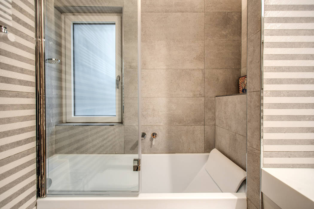 CAVALESE: Bello moderno e Funzionale, MOB ARCHITECTS MOB ARCHITECTS Salle de bain moderne