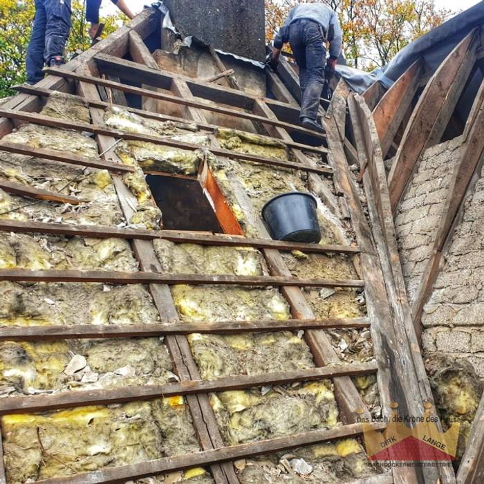 Oktober 2019 | Dachsanierung | Abriss in Bielefeld, Dachdeckermeisterbetrieb Dirk Lange Dachdeckermeisterbetrieb Dirk Lange Hipped roof