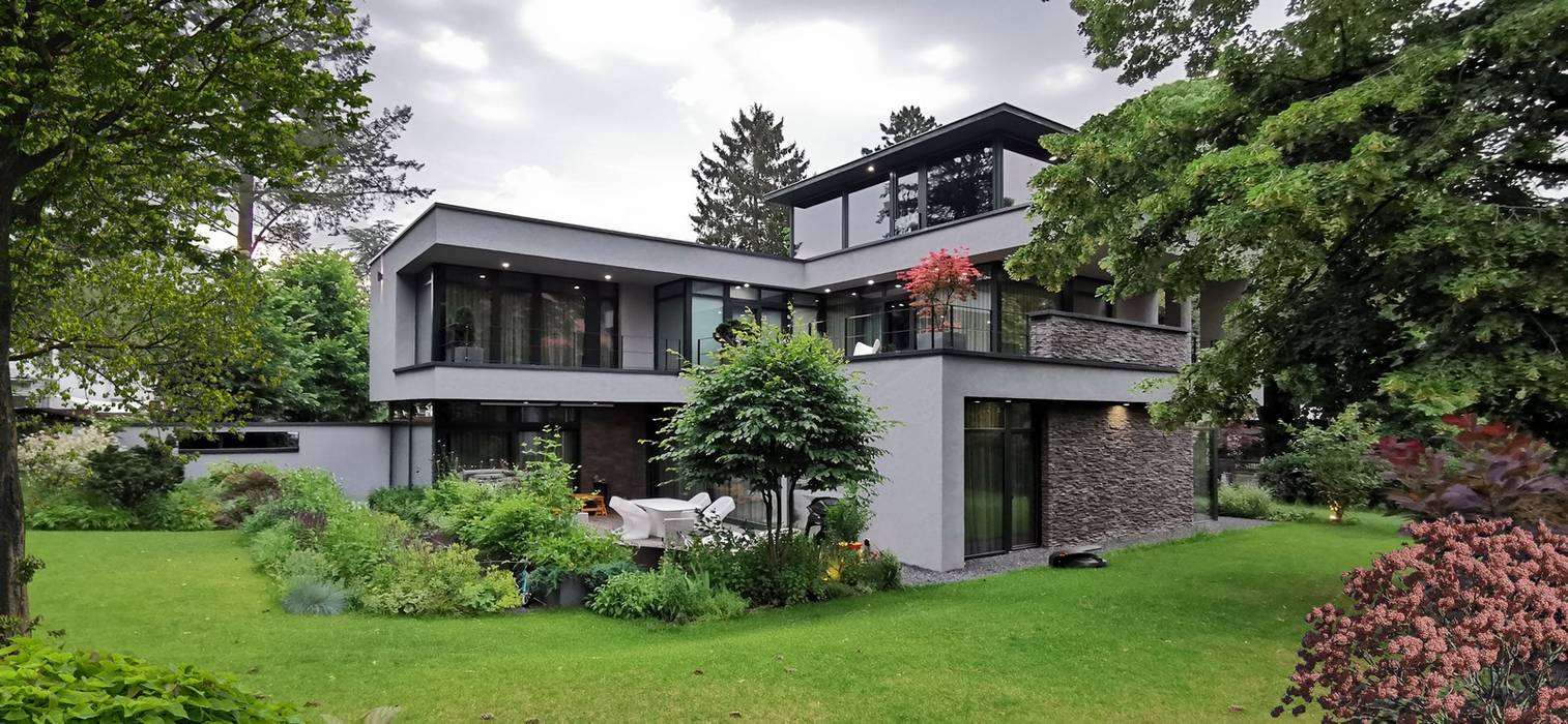 Moderne Villa im Wald in Potsdam, Avantecture GmbH Avantecture GmbH Nowoczesny ogród