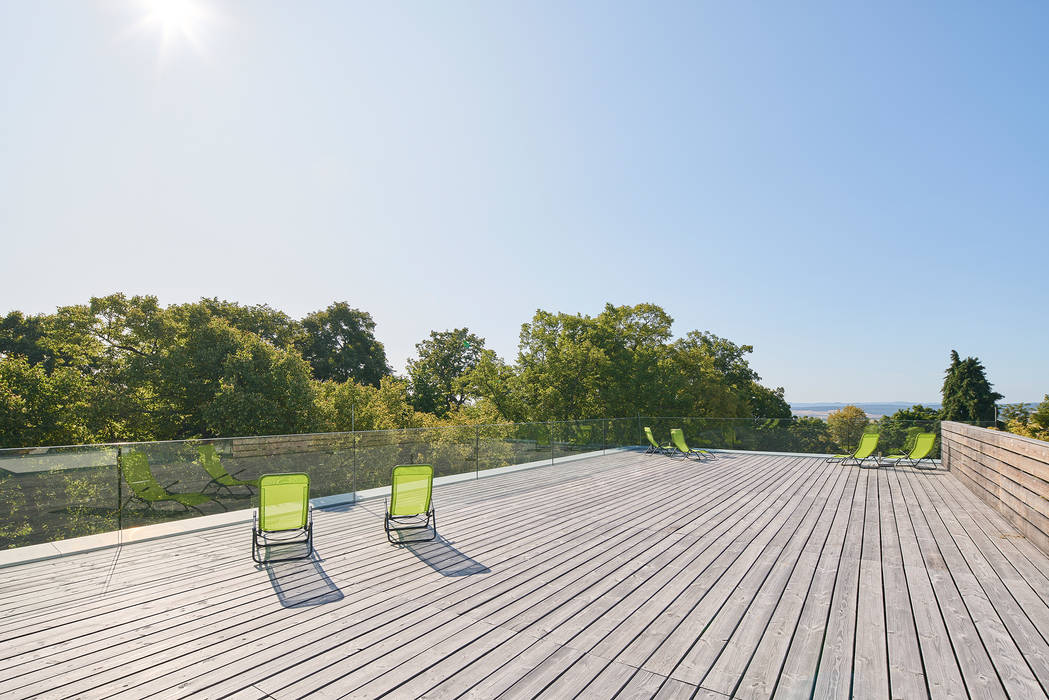 Dachterrasse Steffen Wurster Architekten Gewerbeflächen Massivholz Mehrfarbig Hotel, Spa, Wellness, Sauna, Lounge, Dachterrasse, Gangzglasgeländer, Lärche, Douglasie, Baumwipfel, ,Hotels