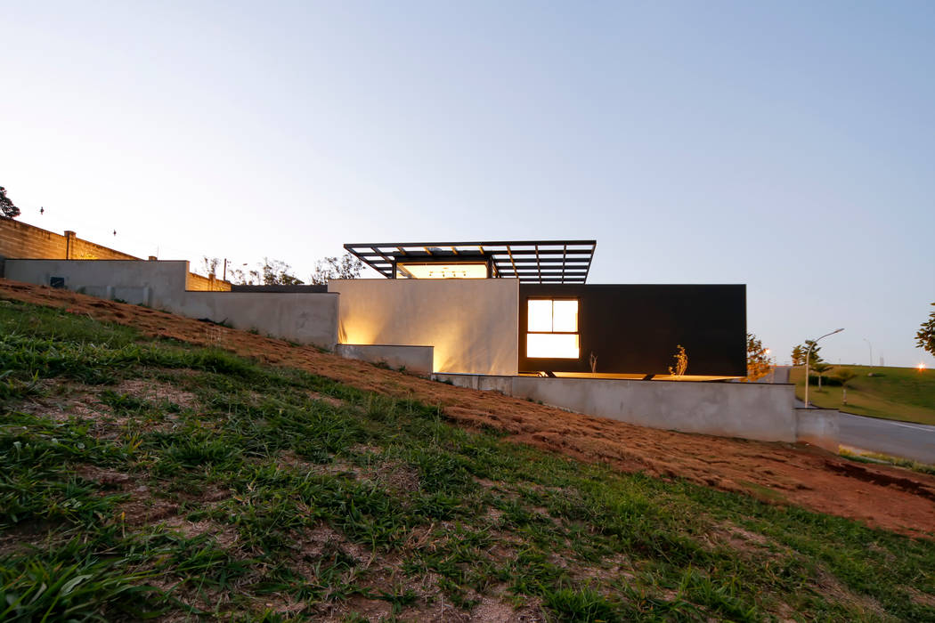 CASA DO PUBLICITARIO, Bruno Rubiano Bruno Rubiano Modern garage/shed