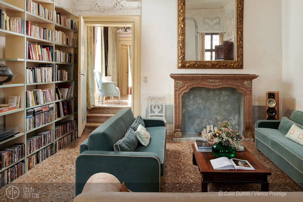 . Colin Dutton Klassische Wohnzimmer Beige Living room, venetian, historical, classic, period furniture, divan, green, sofa, cushions, fireplace, mirror