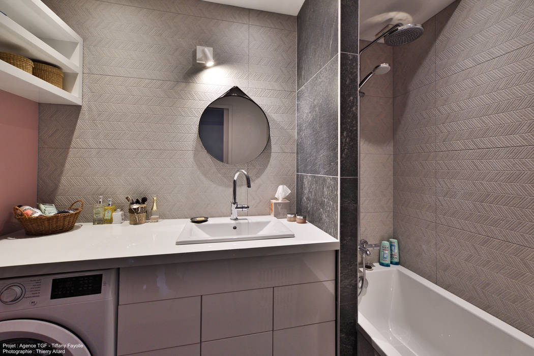 Rénovation complète avec ouverture de cuisine à Lyon, Tiffany FAYOLLE Tiffany FAYOLLE Modern bathroom