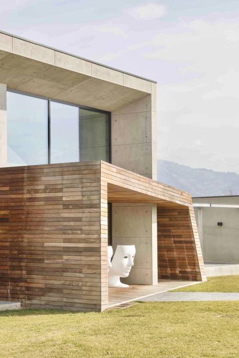 Ipe Lapacho di Déco definisce i volumi di una contemporanea residenza di design tra le colline Déco Villa Legno Effetto legno Déco, rivestimento, facciata, Ipe Lapacho, legno