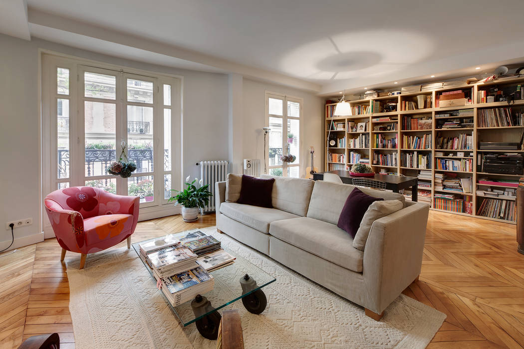 RENOVATION ET DÉCORATION D’UN APPARTEMENT BOURGEOIS AUX BEAUX VOLUMES À MONTMARTRE, PARIS 18ÈME, Alessandra Pisi / Pisi Design Architectes Alessandra Pisi / Pisi Design Architectes Living room