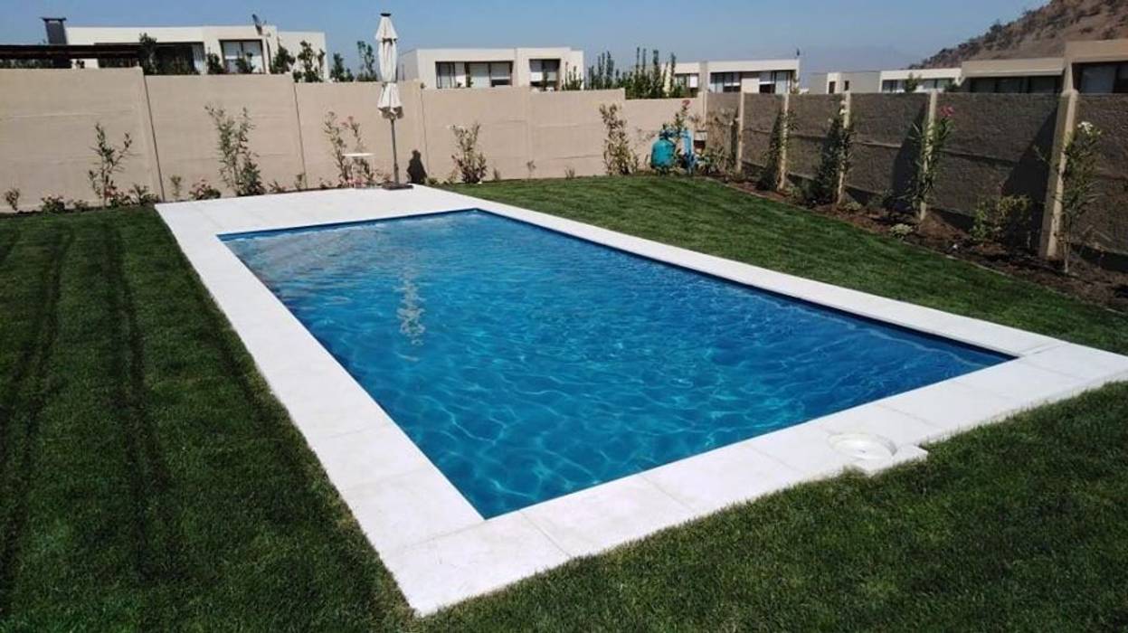 Piscina Piedra Roja Chicureo, Piscinas con Diseño Chile Piscinas con Diseño Chile Бассейн в средиземноморском стиле