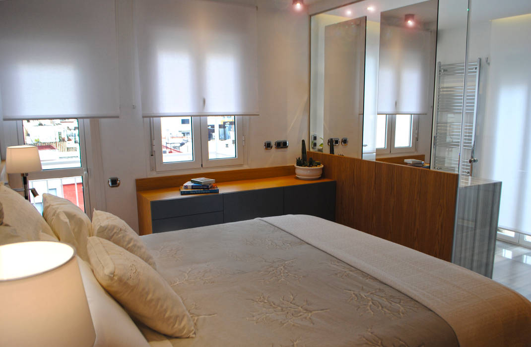 El lujo de un apartamento en Sevilla, MANUEL TORRES DESIGN MANUEL TORRES DESIGN Eclectic style bedroom