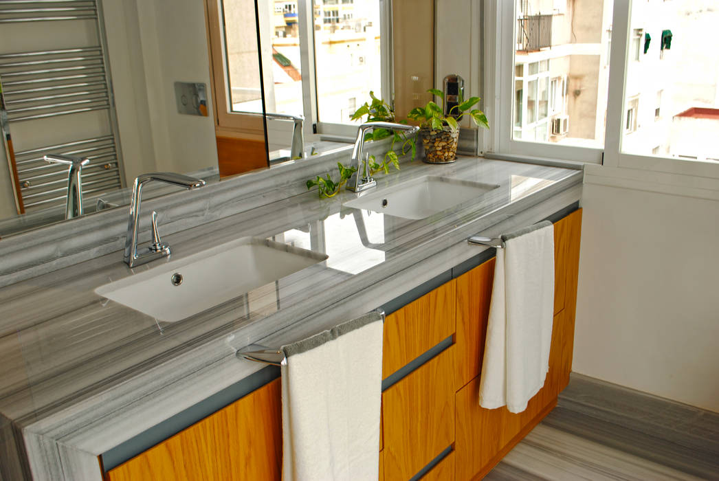 El lujo de un apartamento en Sevilla, MANUEL TORRES DESIGN MANUEL TORRES DESIGN Eclectic style bathroom Marble
